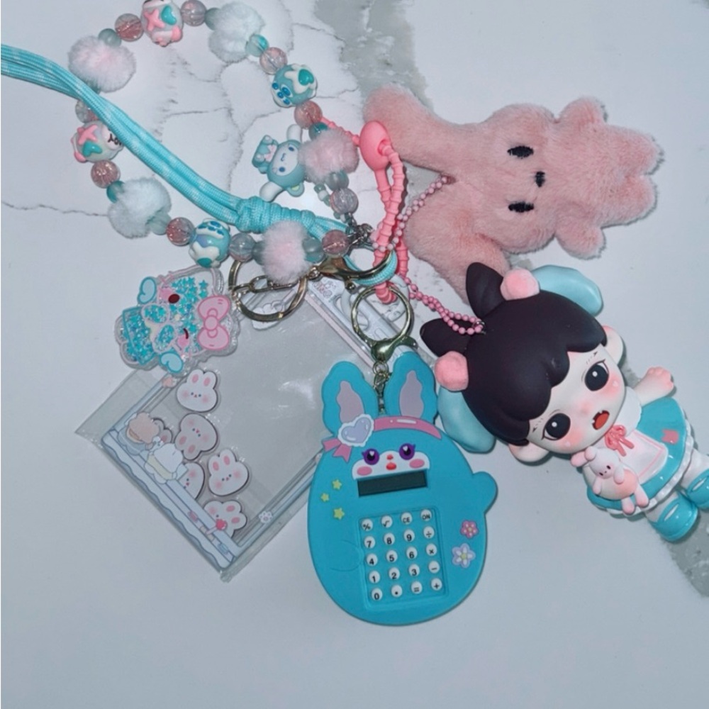 Popmart Zora keychain set